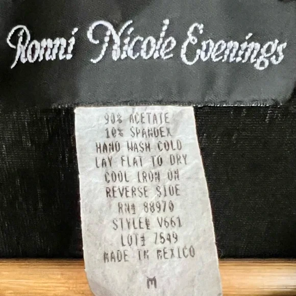 RONNI NICOLE EVENINGS Shimmery STRETCH Holiday GLITTER Slinky SPARKLING Top M - Picture 13 of 13